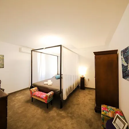 Luxury Contessa Vitali
