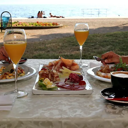 Πανσιόν Luxury Contessa Vitali 4*